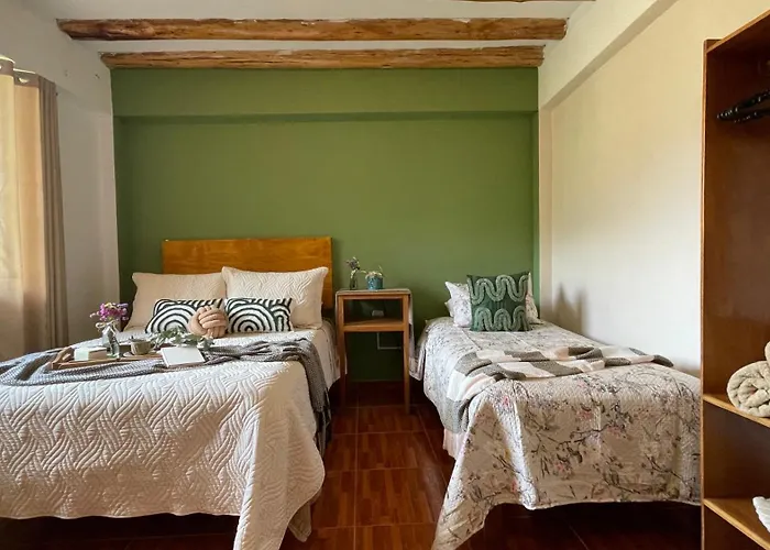 Casa Paqocha - & Garden - Shared Kitchen And Hot Water ウルバンバ